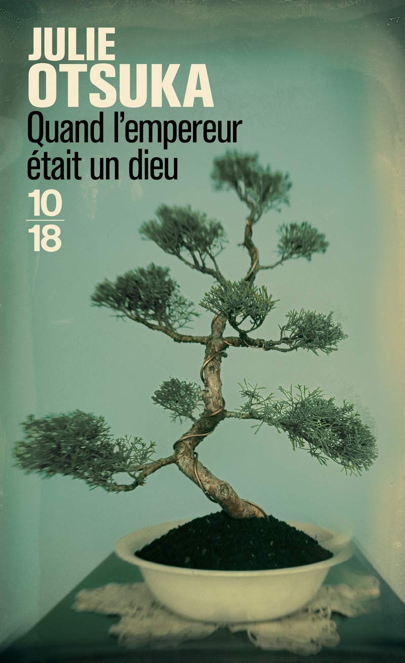 Book cover of Quand l’empereur était un dieu by Julie Otsuka Book cover of Quand l’empereur était un dieu by Julie Otsuka